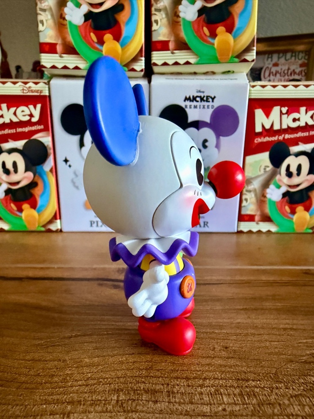 Pop Mart Disney Mickey Meets Pixar - Chuckles - Picture 3 of 9